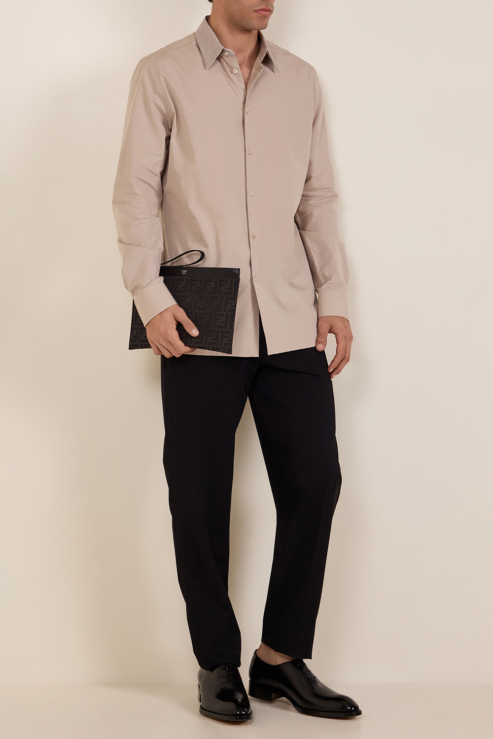 חולצת כפתורים